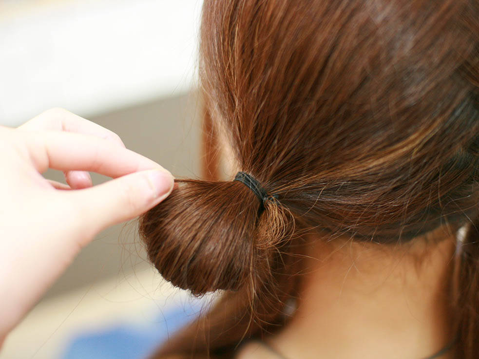 帽子 三つ編みヘアアレンジ ニット帽に似合うフラワーツインお団子ヘアスタイル 17年11月27日 エキサイトニュース