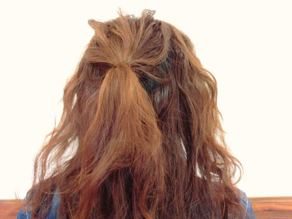 サイドのくるりんぱがかわいいヘアアレンジ カジュアルなまとめ髪アップスタイル 17年4月2日 エキサイトニュース