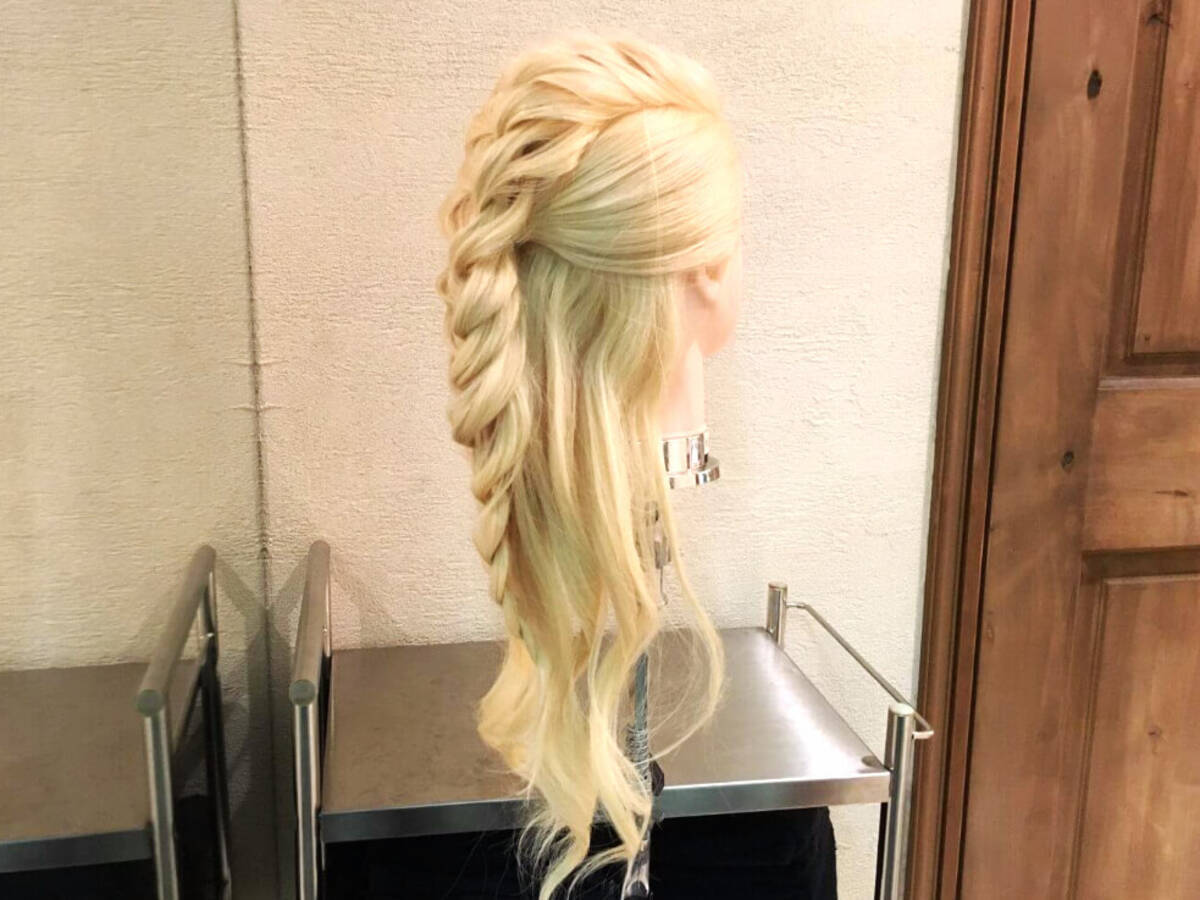 フェスやイベントで大活躍ヘアアレンジ 編み込みで作るモヒカンヘアーでクールなロック女子に 17年6月14日 エキサイトニュース