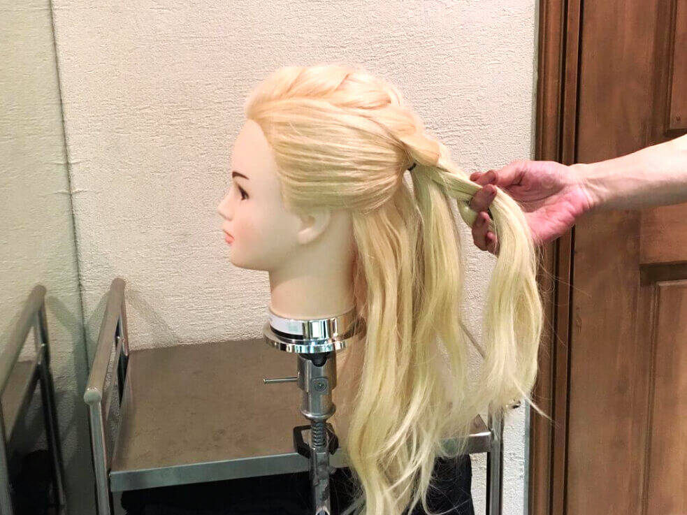 フェスやイベントで大活躍ヘアアレンジ 編み込みで作るモヒカンヘアーでクールなロック女子に 17年6月14日 エキサイトニュース