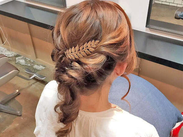 ダウンスタイルからアップへのアレンジ可能 大人かわいい ロープ編みで作る簡単ヘアアレンジ 17年6月22日 エキサイトニュース