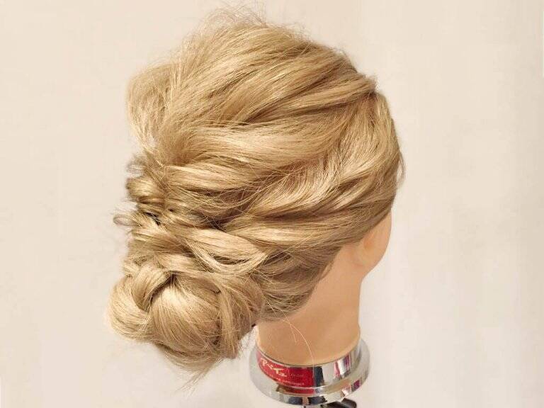 浴衣のヘアアレンジに困っている人必見 くるりんぱと三つ編みだけで作る簡単アップアレンジ 17年7月11日 エキサイトニュース