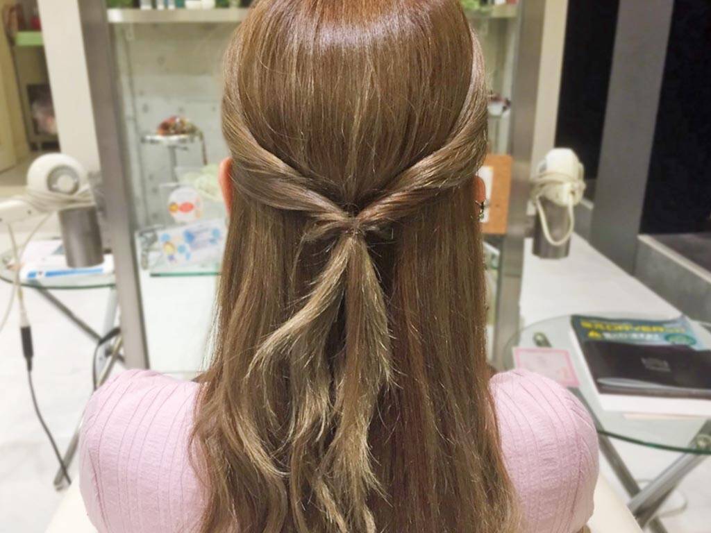 モテ髪のテッパン ゆるふわシニヨンのまとめ髪ヘアアレンジ 浴衣ヘアにもオススメ 17年7月29日 エキサイトニュース