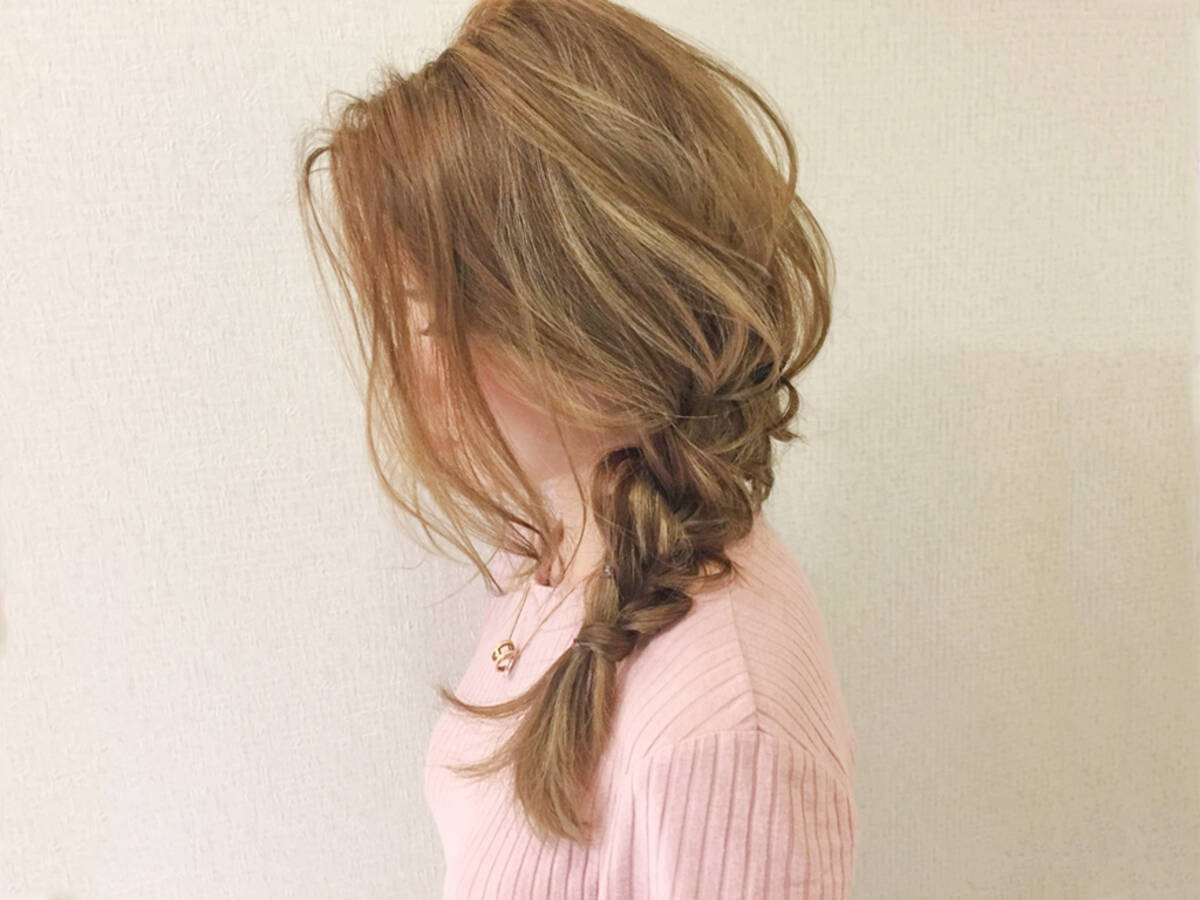 目指すは色っぽキュートなオトナ女子 三つ編みサイド寄せヘアアレンジはいかが 17年9月7日 エキサイトニュース