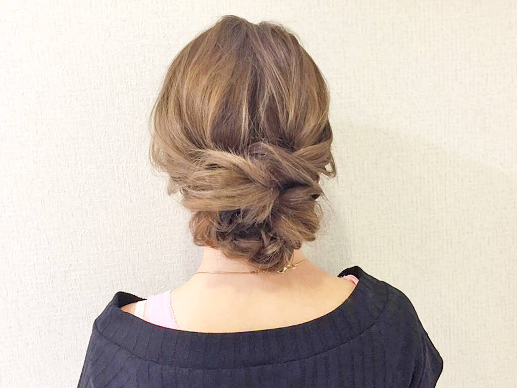 首回りにボリュームが出るこれからの時期 すっきりヘアアレンジで大人のこなれ見えを目指す 17年10月6日 エキサイトニュース