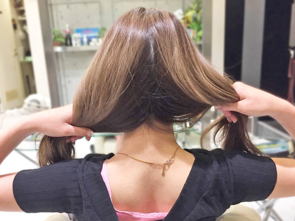 首回りにボリュームが出るこれからの時期 すっきりヘアアレンジで大人のこなれ見えを目指す 17年10月6日 エキサイトニュース