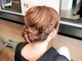 デコボコ三つ編み が可愛い ゴム1本 1分で完成の超簡単ヘアアレンジ 17年11月24日 エキサイトニュース