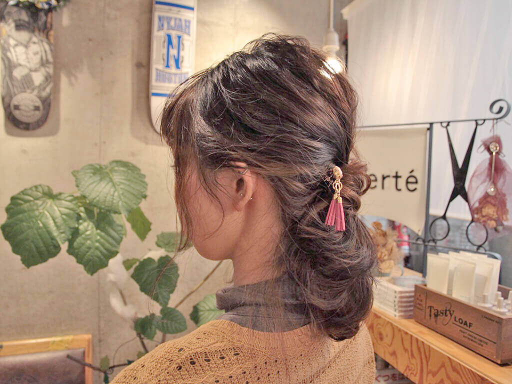 ハーフアップもポニーテールも飽きちゃった 少し変わった簡単ねじりヘアアレンジ 17年12月24日 エキサイトニュース ハーフアップもポニーテールも飽きちゃった 少し変わった簡単ねじりヘアアレンジ 17年12月24日 エキサイトニュース