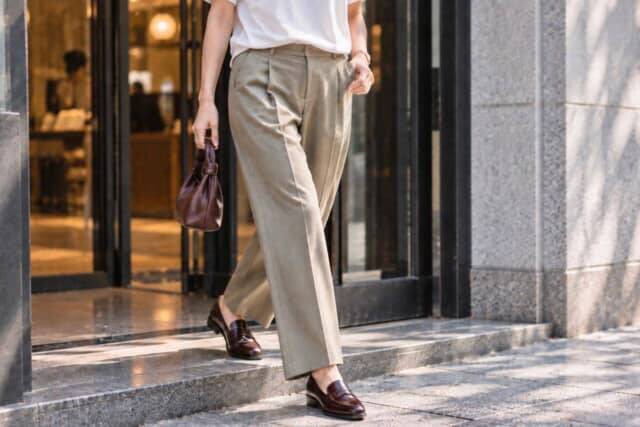 全部を秋服にしなくていい。まだ半袖も着たい9月に使える「季節ずらし」コーデ