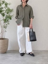 【40代・50代】ユニクロ白デニムで“自然とアカ抜け”。体型カバーも叶う春の正解コーデ３選