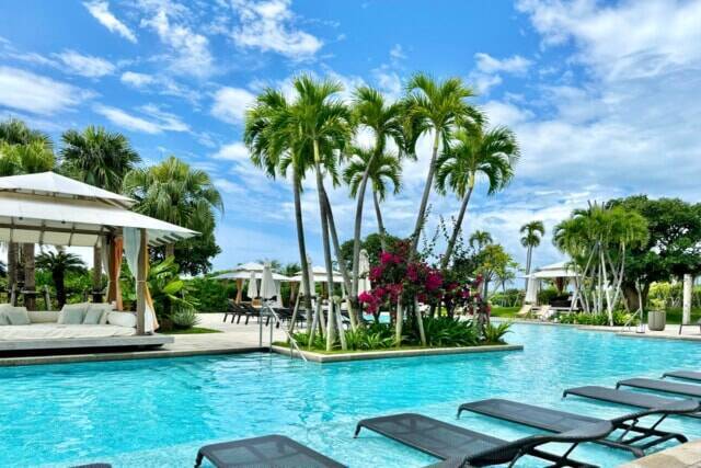 とてもフォトジェニック。【ANAインターコンチネンタル石垣リゾート・ベイウイング】プールに浮かべる贅沢アフタヌーンティー