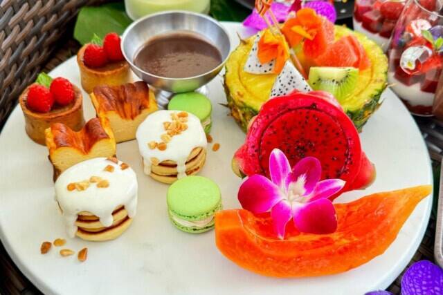 とてもフォトジェニック。【ANAインターコンチネンタル石垣リゾート・ベイウイング】プールに浮かべる贅沢アフタヌーンティー