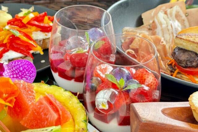 とてもフォトジェニック。【ANAインターコンチネンタル石垣リゾート・ベイウイング】プールに浮かべる贅沢アフタヌーンティー