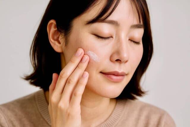 “加齢”じゃなくて“乾燥線”だった…。40代から深くなる「ほうれい線」の正体と正解ケア