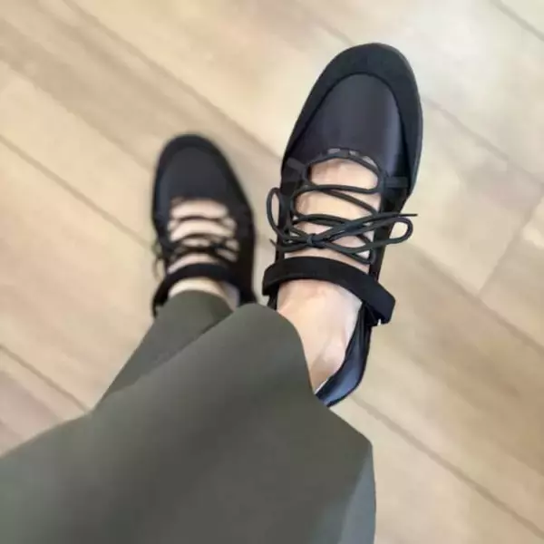 「秋コーデは足元から！【ユニクロシー＆GU】の新作スニーカーで旬スタイルに更新」の画像