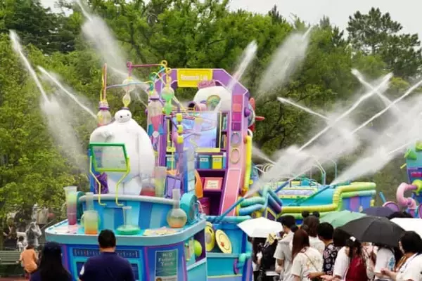 「2026夏は水しぶきと一緒に。子連れで楽しむ東京ディズニーランドの涼み方」の画像
