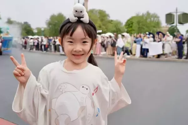 「2026夏は水しぶきと一緒に。子連れで楽しむ東京ディズニーランドの涼み方」の画像