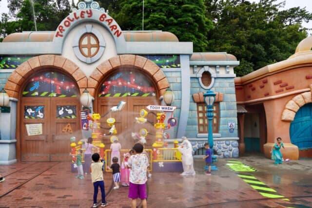 2026夏は水しぶきと一緒に。子連れで楽しむ東京ディズニーランドの涼み方
