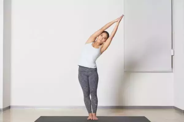 「「最近、体が重い…」を今すぐリセット。１日１分【全身の巡りを目覚めさせる】簡単ポーズ」の画像