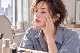 2026秋は“じゅわっと血色”が旬。大人の顔が自然に明るく見える「チークメイク」３つのポイント