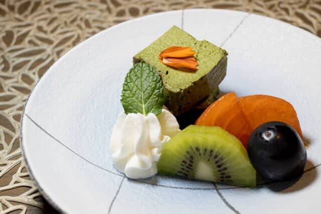 築92年の元小学校でいただくカラフルな手まり寿司。【ザ･ホテル青龍 京都清水】の京料理はビジターも利用可