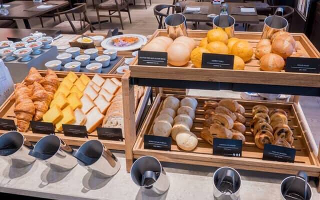 築92年の元小学校でいただくカラフルな手まり寿司。【ザ･ホテル青龍 京都清水】の京料理はビジターも利用可