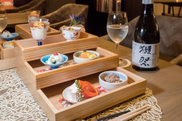 築92年の元小学校でいただくカラフルな手まり寿司。【ザ･ホテル青龍 京都清水】の京料理はビジターも利用可