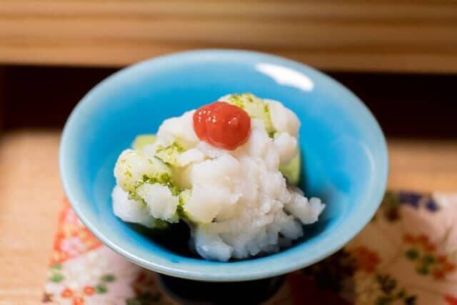 築92年の元小学校でいただくカラフルな手まり寿司。【ザ･ホテル青龍 京都清水】の京料理はビジターも利用可