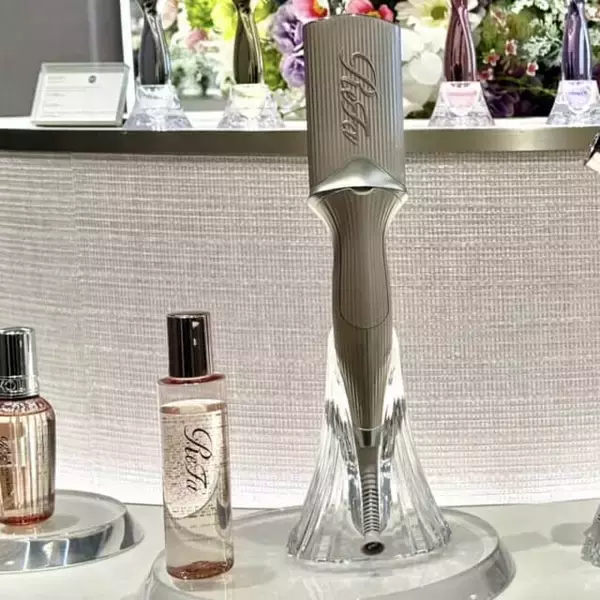「美容機器だけじゃない！日傘やインナーも。「ReFa GINZA」で見つけた“ご褒美アイテム”３選」の画像