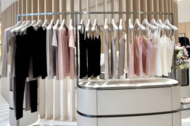 美容機器だけじゃない！日傘やインナーも。「ReFa GINZA」で見つけた“ご褒美アイテム”３選