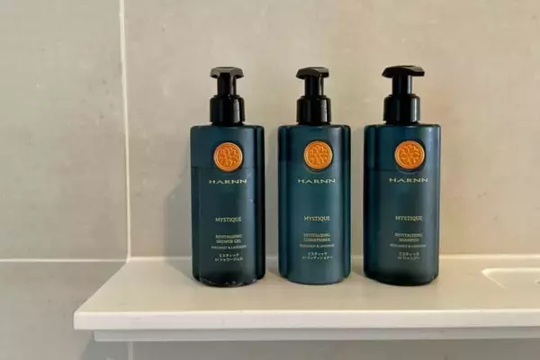 「客室でラウンジ気分。期間限定【ANAインターコンチネンタル石垣リゾート・ベイウイング】客室ミニバーが無料に」の画像