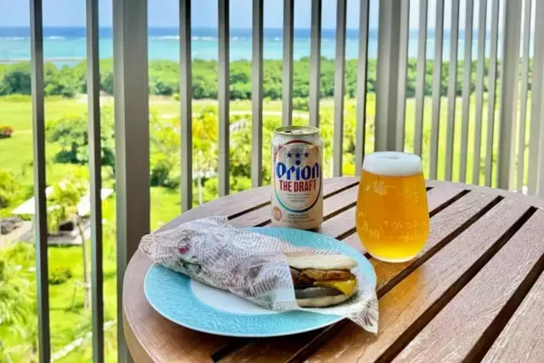 「客室でラウンジ気分。期間限定【ANAインターコンチネンタル石垣リゾート・ベイウイング】客室ミニバーが無料に」の画像