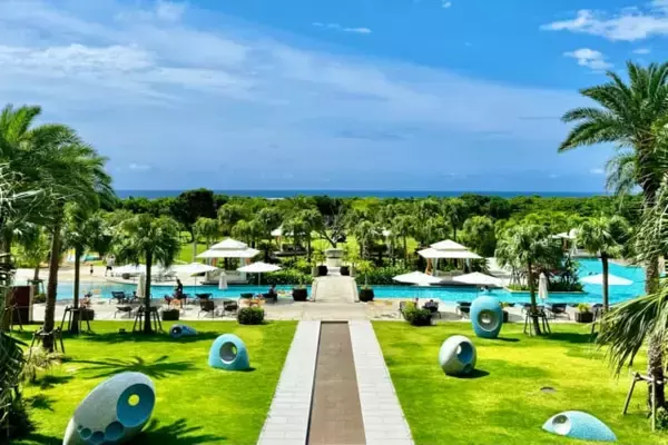 「客室でラウンジ気分。期間限定【ANAインターコンチネンタル石垣リゾート・ベイウイング】客室ミニバーが無料に」の画像