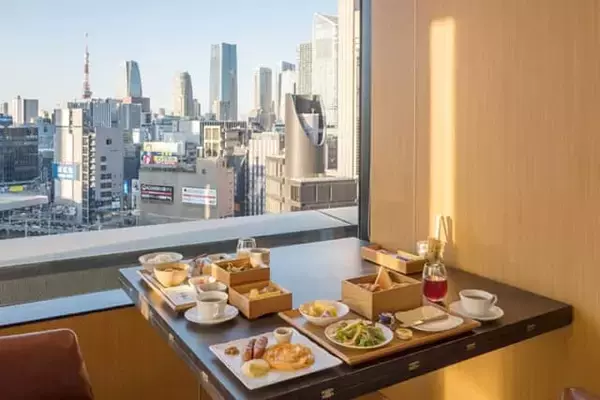 「都会の絶景を楽しみながらこだわり素材の朝食を。【ホテル ザ セレスティン銀座】のゆったり過ごす朝のひと時」の画像