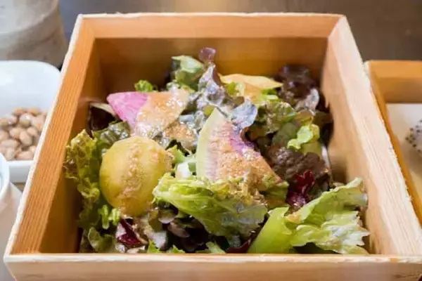 「都会の絶景を楽しみながらこだわり素材の朝食を。【ホテル ザ セレスティン銀座】のゆったり過ごす朝のひと時」の画像