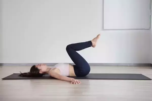 「腰周りの引き締めに効果抜群。１日10回【腹筋＆背筋を一気に強化する】簡単習慣」の画像