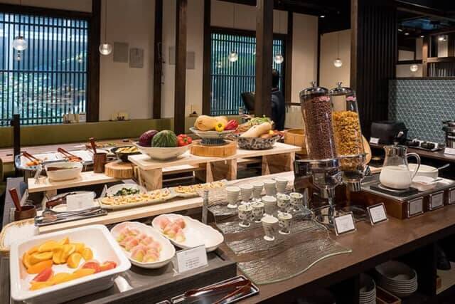 朝食は京都らしさたっぷりのレストランで。ホテル【HANARE by Tokyu Stay】の和洋ビュッフェ