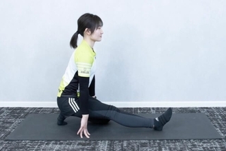 下半身印象が変わる。座りっぱなし世代に効く【太もも裏をゆるめる】簡単ストレッチ