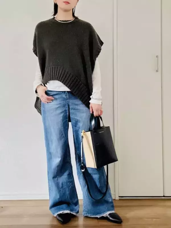 「寒暖差の大きい3月。40代・50代の春待ちコーデは【ZARA】アシンメトリーベストで解決」の画像