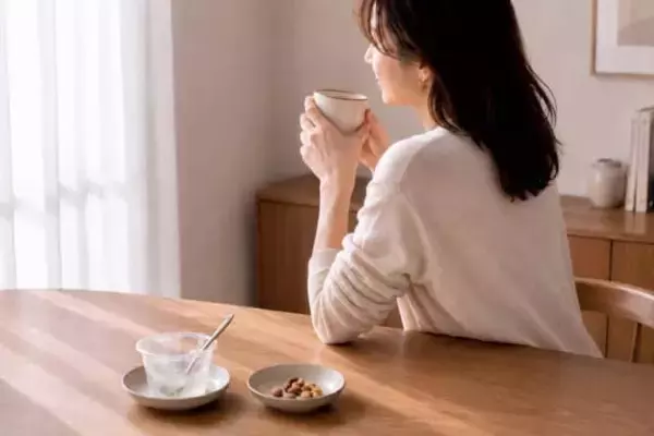 「ダイエット中の間食、「ヘルシーそう」で選ぶor満足感で選ぶ。続けやすいのはどっち？」の画像
