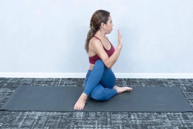 上半身が一気に軽く。１日１セット【お腹の巡りを整え“細見えライン”をつくる】簡単ポーズ