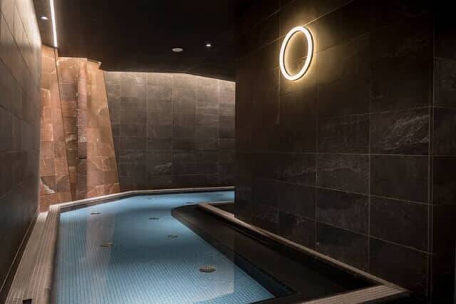 全室に洗濯乾燥機と電子レンジを備え、大浴場も上質。【三井ガーデンホテル銀座築地】のほっとする東京ステイ