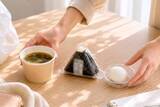 「ダイエット中、コンビニならおにぎり？サンドイッチ？“選び方”のポイント」の画像1