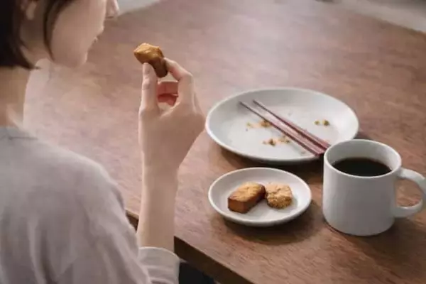 “満腹まで食べる人”と“腹八分で止める人”、体型に差は出る？実は分かれ目は“食後”にあった