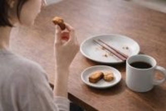 “満腹まで食べる人”と“腹八分で止める人”、体型に差は出る？実は分かれ目は“食後”にあった