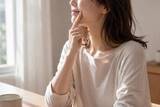 「なんだか疲れて見える…。40代以降に見直したい“顔まわり”の整え方」の画像2