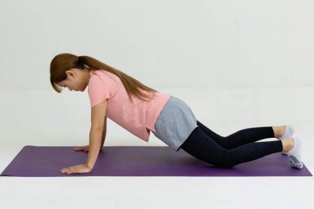 重た見えする上半身が変わる。１日10回【胸元・二の腕を丸ごと引き締める】簡単エクササイズ