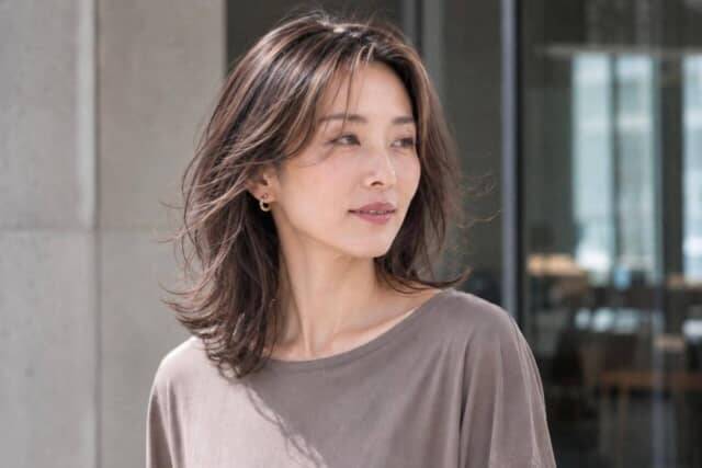 白髪、隠す？ぼかす？生かす？大人ヘアで知っておきたい「３つの選択肢」