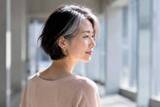 「白髪、隠す？ぼかす？生かす？大人ヘアで知っておきたい「３つの選択肢」」の画像3