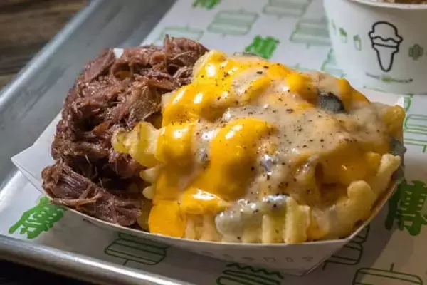 「２日間限定で販売。【シェイク シャック外苑いちょう並木店】ミシュラン二つ星料理店『傳』とのコラボハンバーガー」の画像